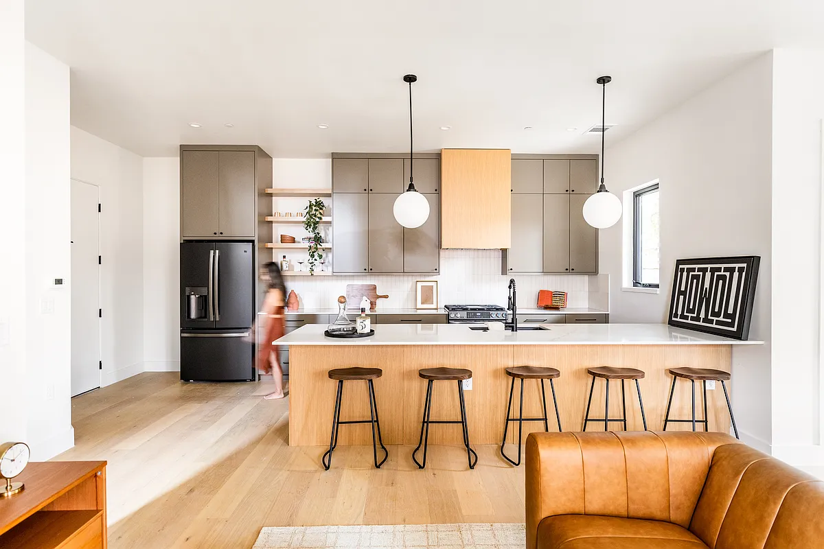 Large open kitchen - 4416 S 1st St #3