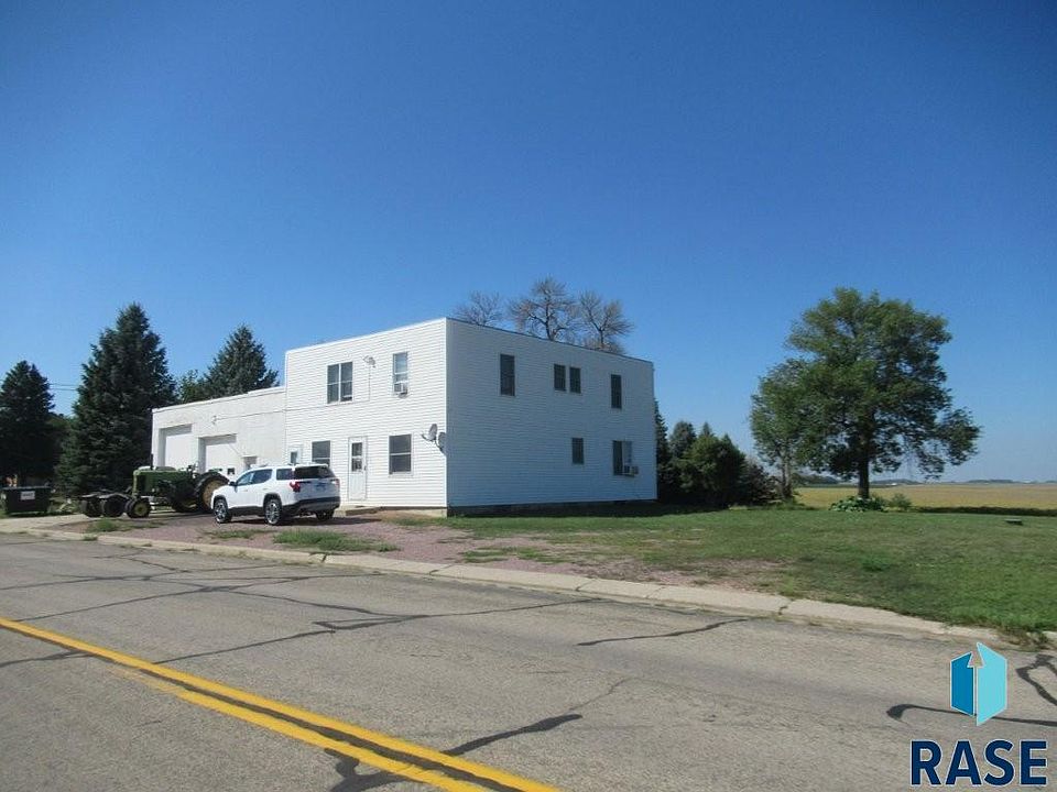 2nd image of 210 E 1st St