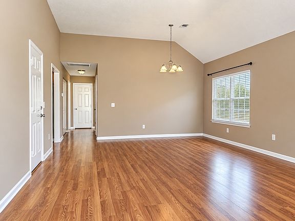 5th image of 551 Albion Cir