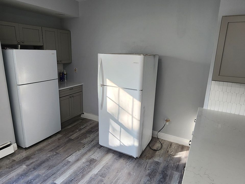 1st flr large brand new Kitchen - 3