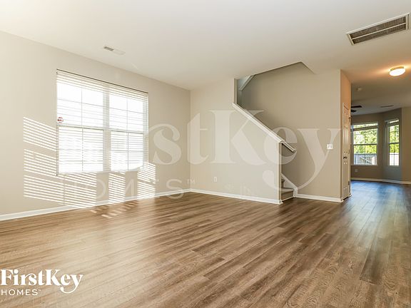 3rd image of 426 Village Park Dr