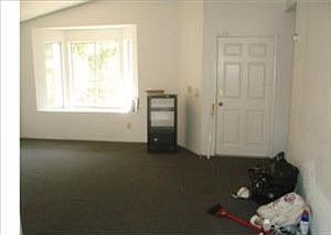 4th image of 24840 Chippendale St