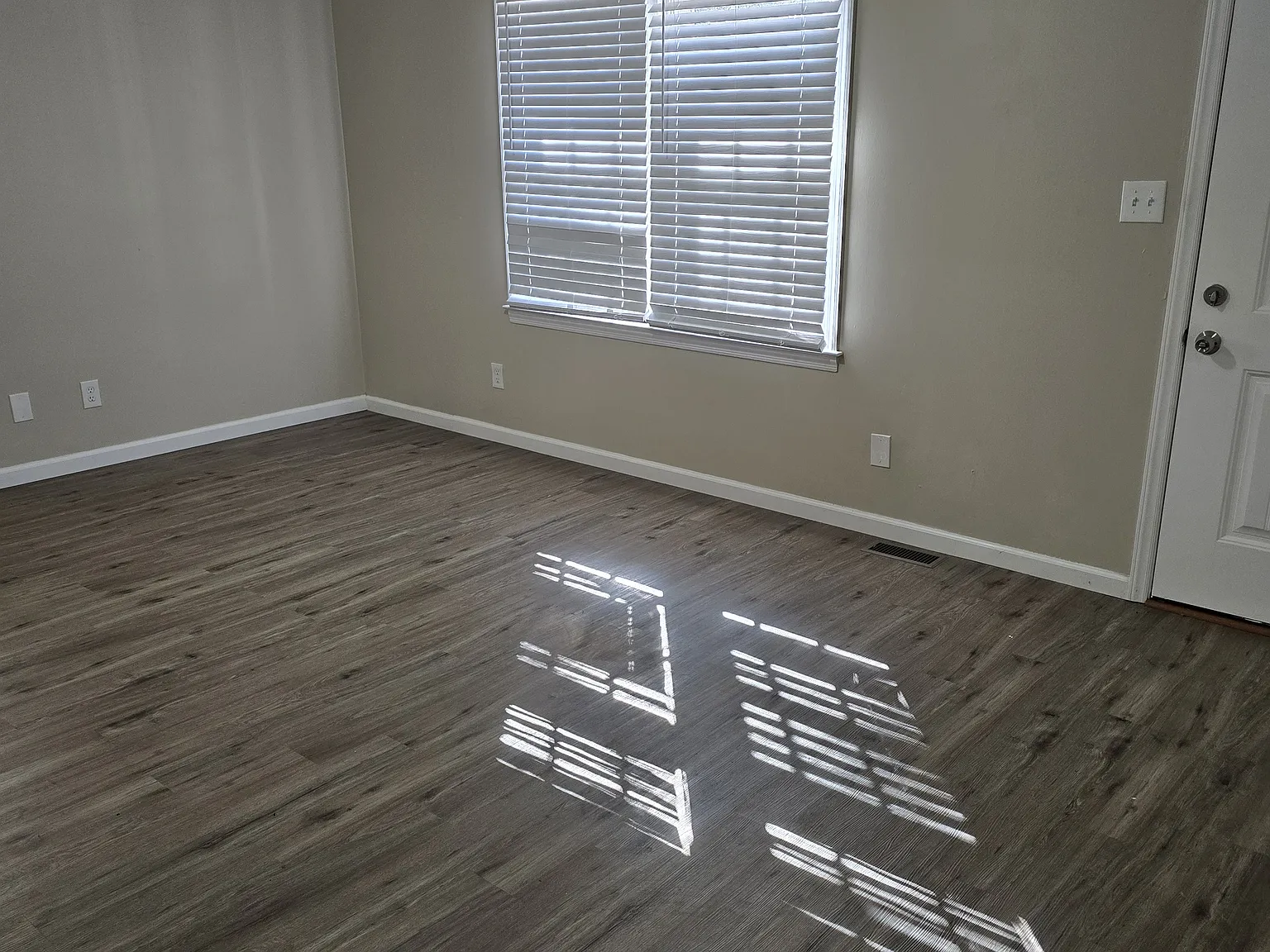 3 bed, 1200 sqft, $1,475 — Photo 2