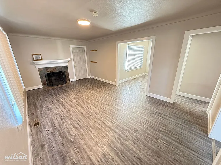 2605 W Lincoln Ave — Photo 3