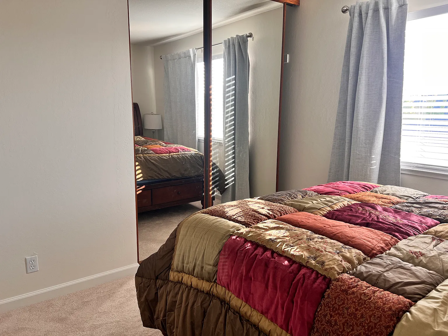 5 bed, 2400 sqft, $1,400 — Photo 2
