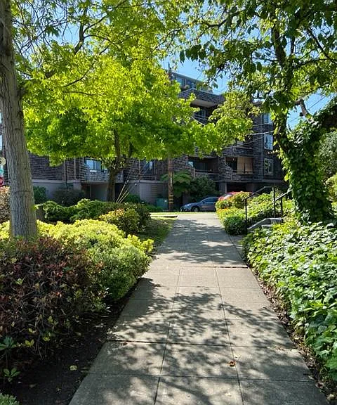 765 Macarthur Blvd #E — Photo 17