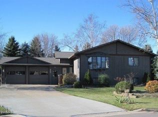 400 3rd St NE, Plainview, MN 55964