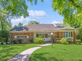 78 Garden St, Garden City, NY 11530