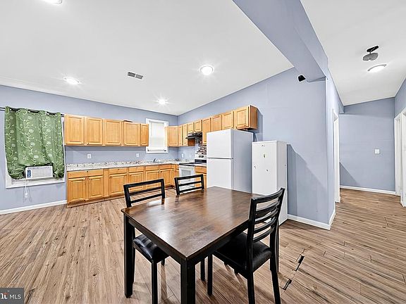5th image of 421-423 Magie Ave