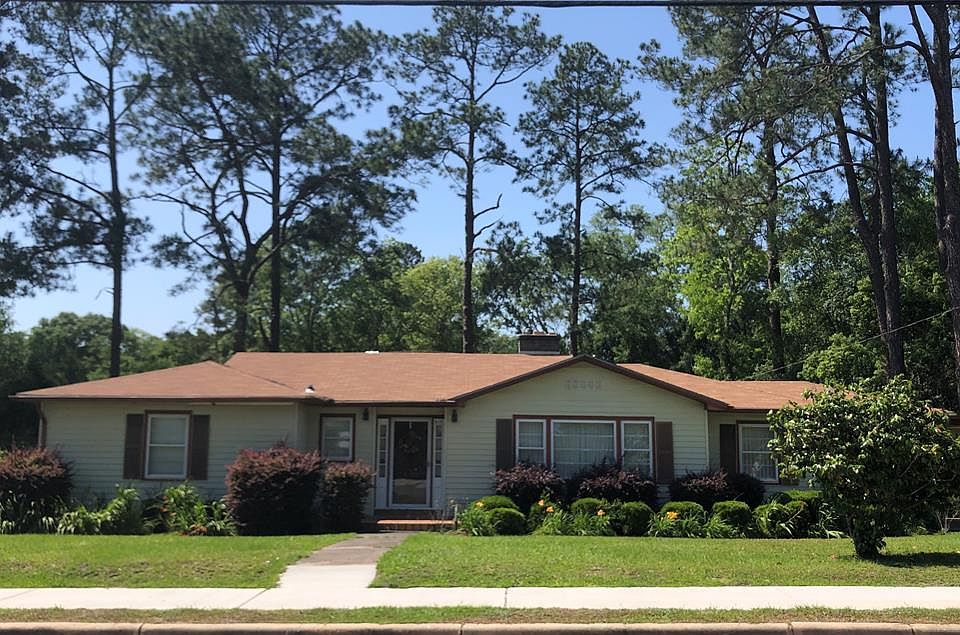 1st image of 917 S Dogwood Dr