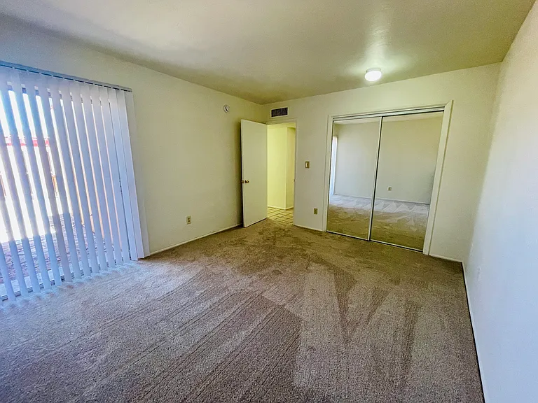 3216 N Cherry Ave — Photo 5