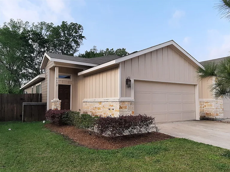9733 Grosbeak Ln — Photo 2