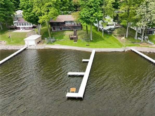 50 Kellar Dr, Bernhards Bay, NY 13028