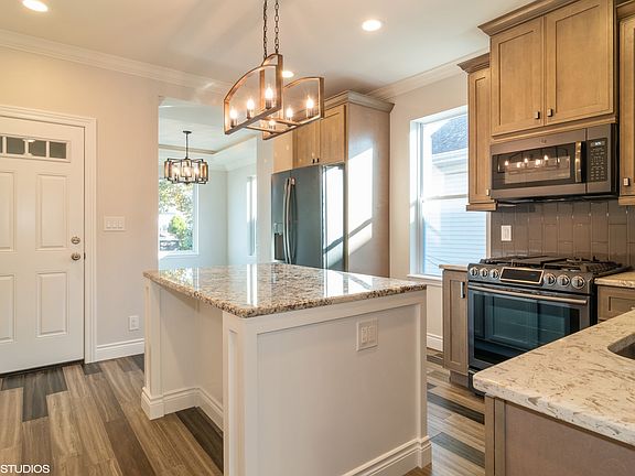 5th image of 2533 S 58th Ct