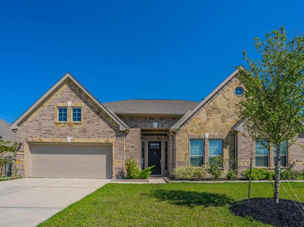 11903 Oakwood Dr, Mont Belvieu, TX 77535