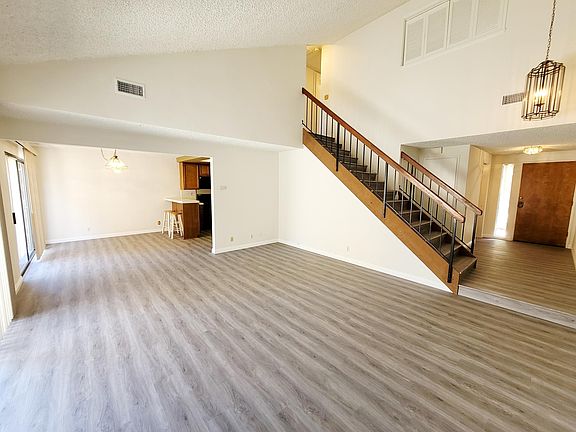 3rd image of 642 W Huntington Dr Unit 4