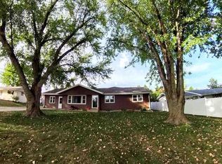 806 E Spruce St, Cherokee, IA 51012