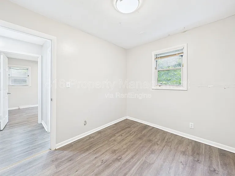 8028 Montgall Ave — Photo 14