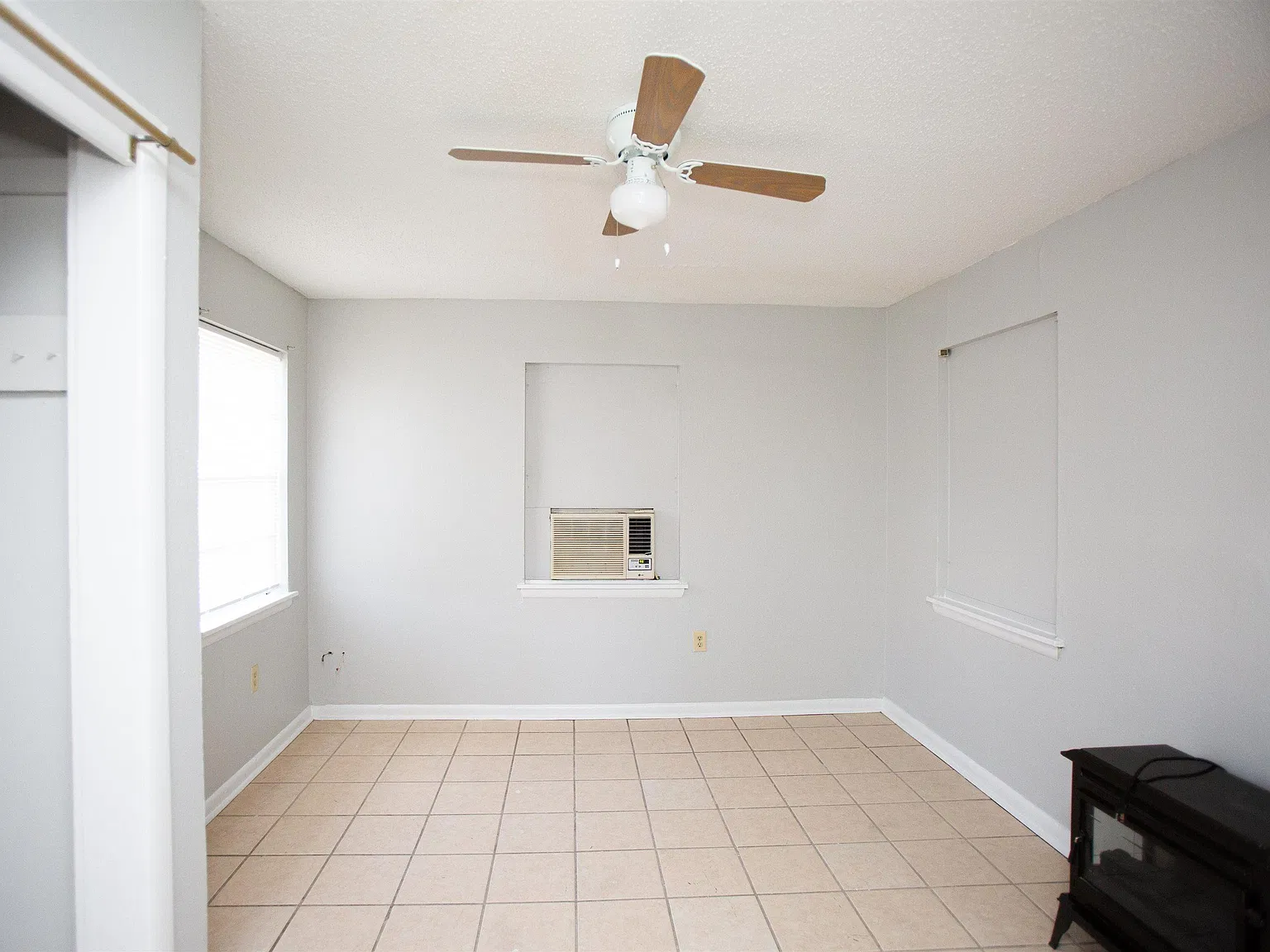 1 bed, 1.0 bath, 300 sqft, $550 — Photo 4