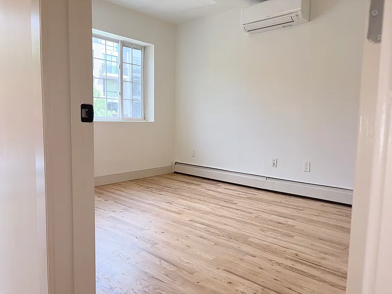 322 Hart St #2 — Photo 5