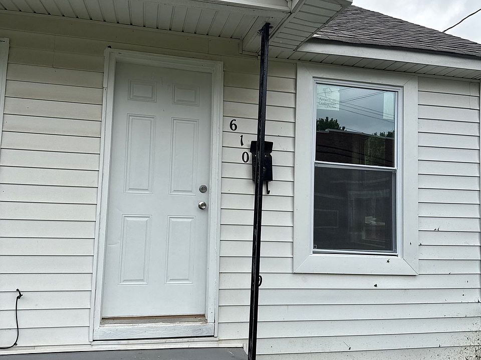 1st image of 610 E Jefferson St