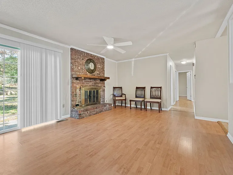 79 Shoshoni Dr — Photo 2