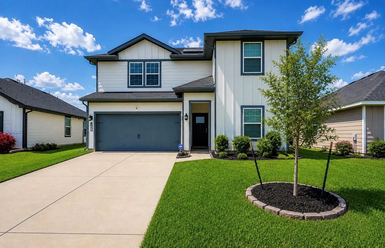 4 bed, 2276 sqft, $2,700 — Photo 1