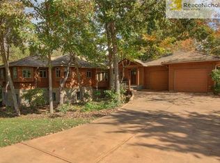 11705 Wenonga Cir, Leawood, KS 66211
