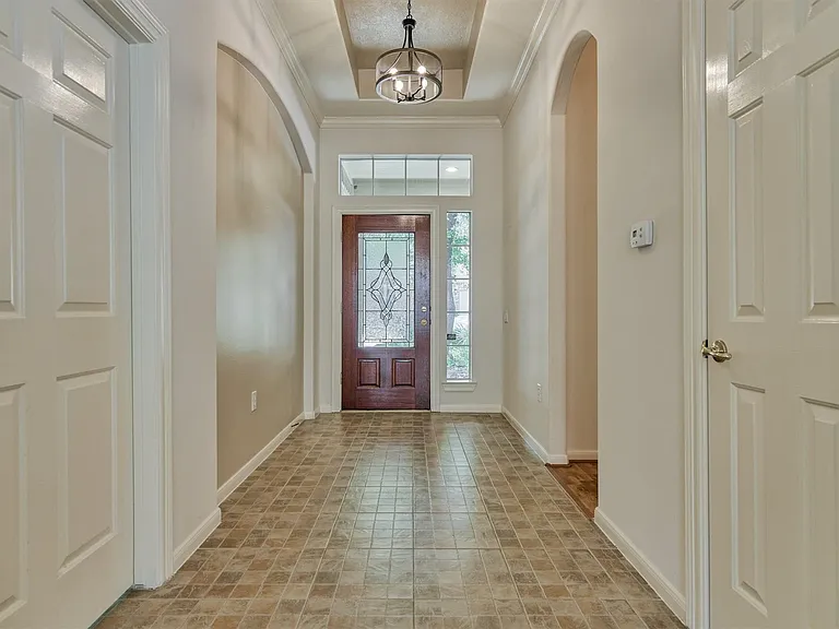 118 Robindale Cir — Photo 5
