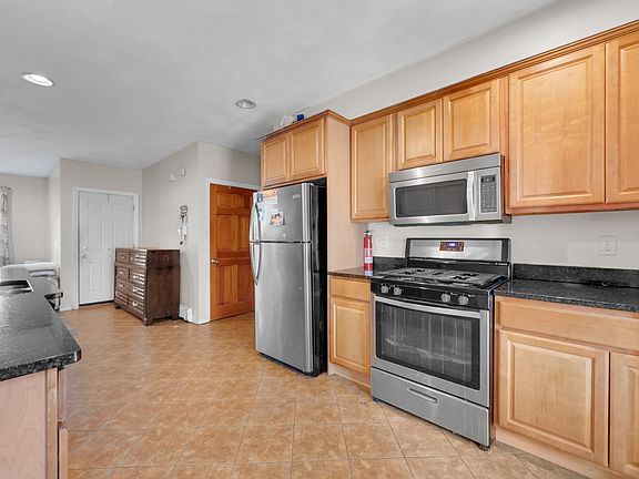 5th image of 48 Union St
