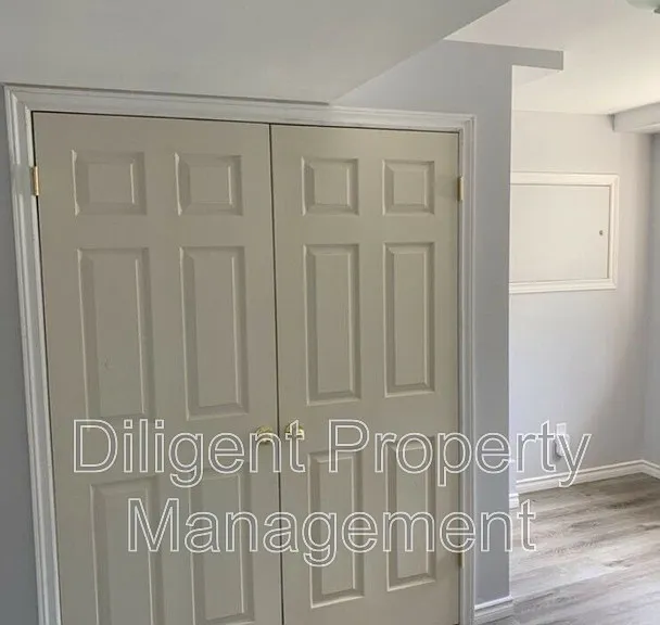 588 Howden St #6 — Photo 5