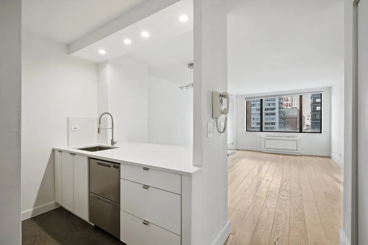 30 West 61st St Unit 11E  