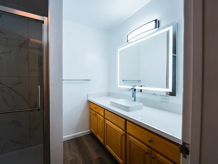 Bellevue Towers Apartments — Photo 6