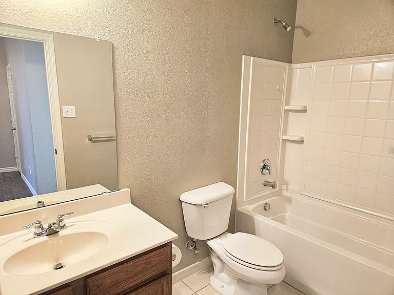 2341 Clairborne Dr — Photo 10