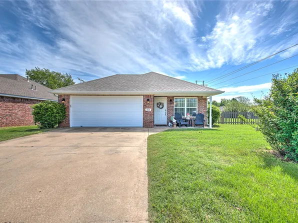 813 SW Cheyenne Dr, Bentonville, AR 72712