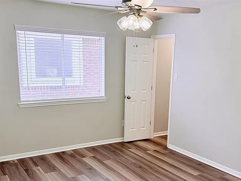 815 Robins Way — Photo 36