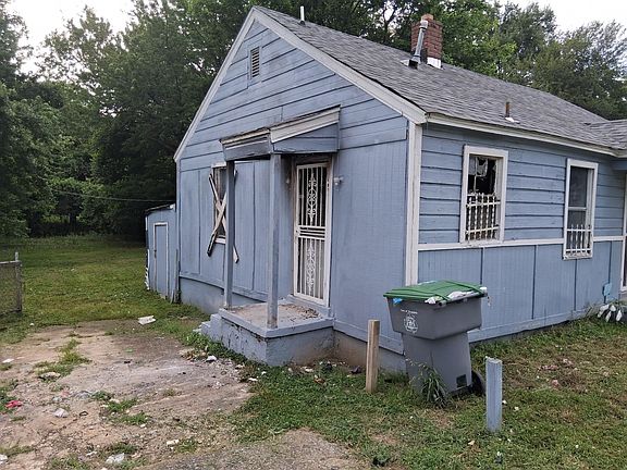 2nd image of 1415 Oaklawn St