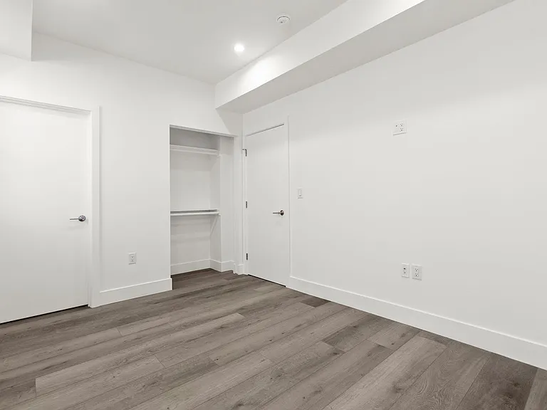1034 N Oxford Ave — Photo 24