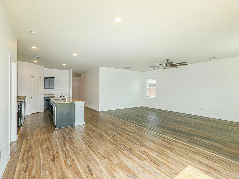 746 Wilshire Dr — Photo 17