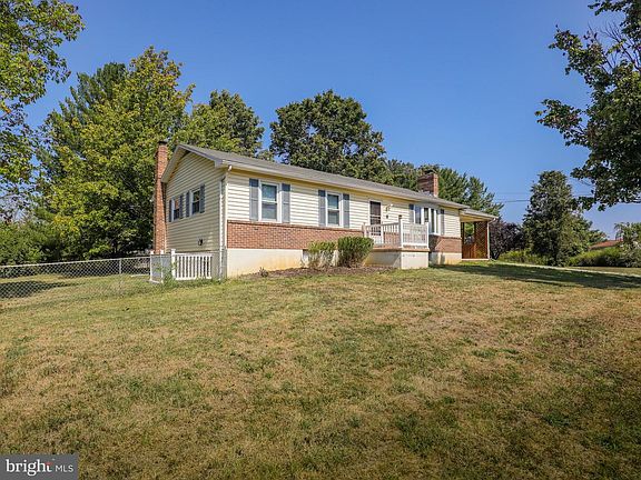 5th image of 6 W Sharon Dr