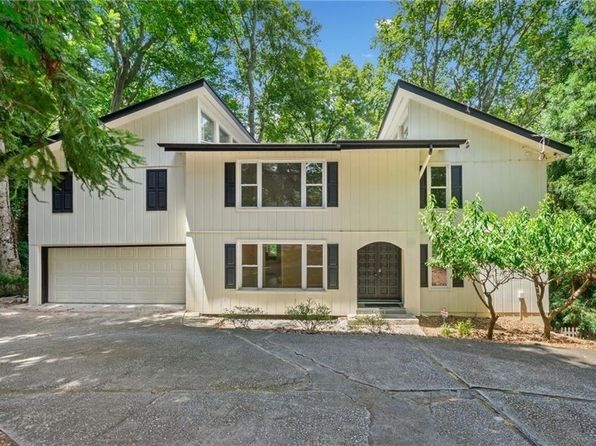 2710 Margaret Mitchell Dr NW
