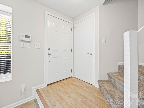 5th image of 8117 Circle Tree Ln