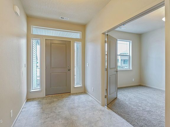 4th image of 1526 E Allenby Ave