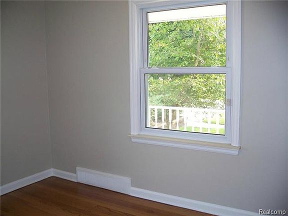 5th image of 1631 W Farnum Ave