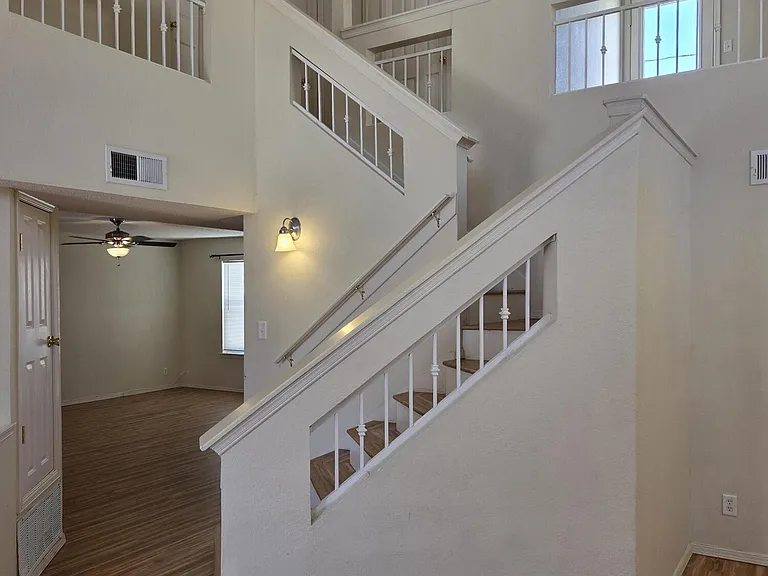 3717 NE Hubble Dr — Photo 6