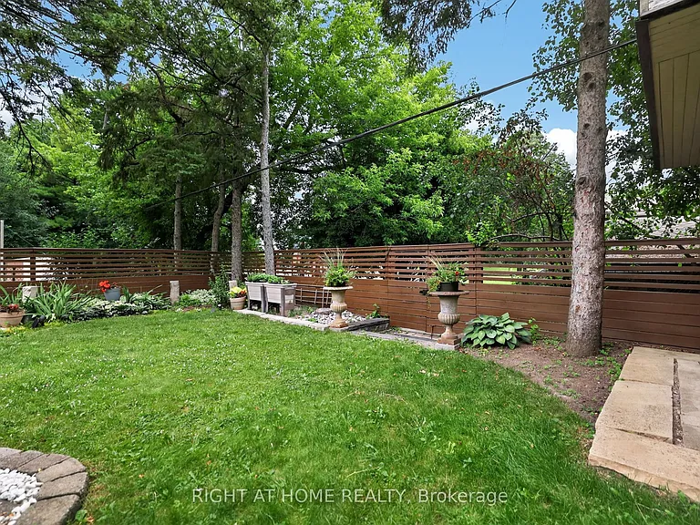 35 Brightbay Cres — Photo 39