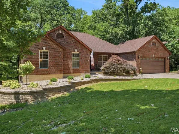 1124 Forest Spring Dr, Saint Charles, MO 63303