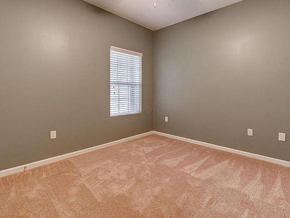 5th image of 1424 Lakes Circle Dr