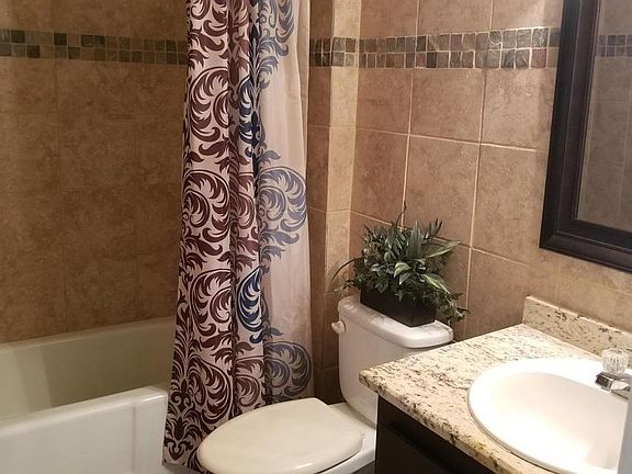 5th image of 402 Marshall Ct NW Unit 05