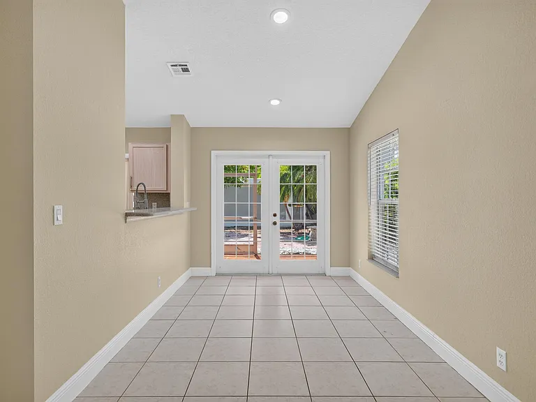 4481 NW 20th Ave — Photo 14